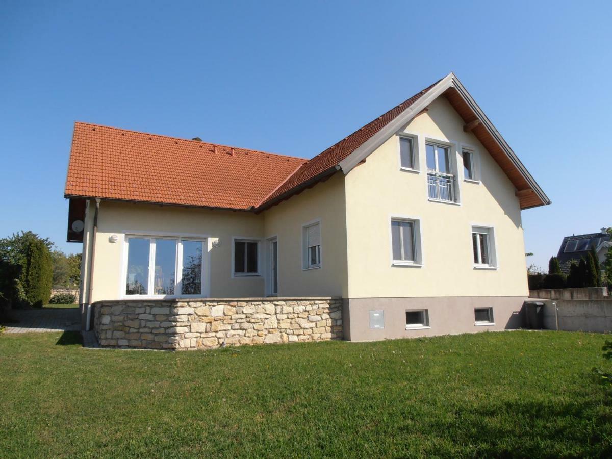 Ferienwohnung Am Kirchberg Jois Luaran gambar
